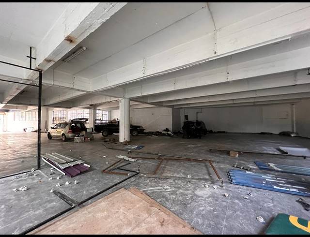 1,600M² WAREHOUSE FOR SALE IN NEW CENTRE